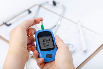 告別扎手指！最新「無痛血糖監測（CGM）」：減脂族與糖友都在用